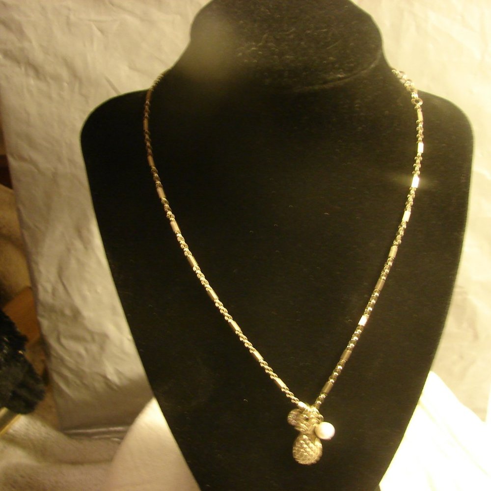"J-12026"Pendant Set with pineapple and pearl with earrings